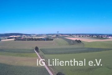 der Weg zum Platz   der Weg zum Platz